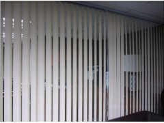 大型落地窗直立式电动垂直百叶帘图1