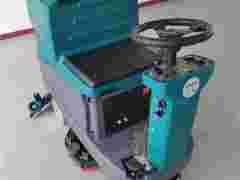 双刷盘驾驶式洗地机 吸干水分设备 地面清洗机器 长淮X70图1