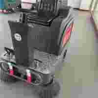 喷水电动扫地车 驾驶式扫地机 大功率吸尘系统