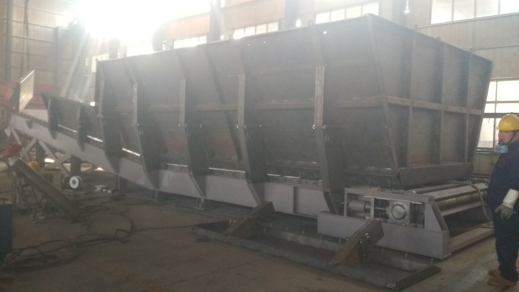 板带地表给料机20