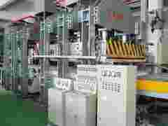 轻质复合材料板生产设备 铝蜂窝板热压机生产线图1