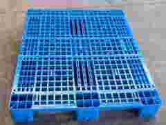双面堆码垛塑料托盘,动载两吨塑料托盘,中空吹塑托盘图1