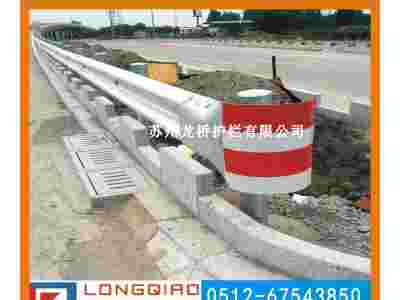 苏州高速公路防撞护栏板 苏州波形防撞护栏 龙桥生产图1