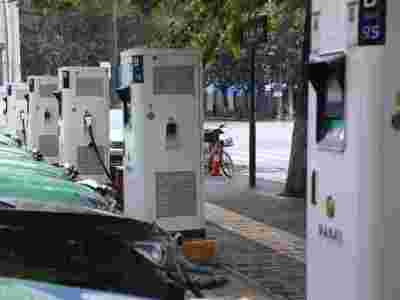 新能源汽车势头高涨，1月零售34.7万辆，同比增132％图1