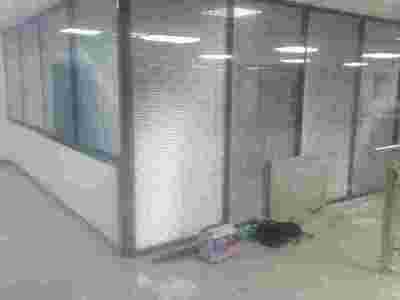 天津玻璃低隔断图1