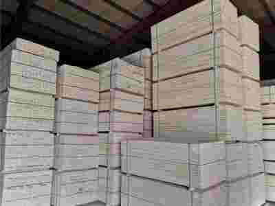 出口钢带加塑料薄膜打包免熏蒸杨木多层板定尺工厂图2