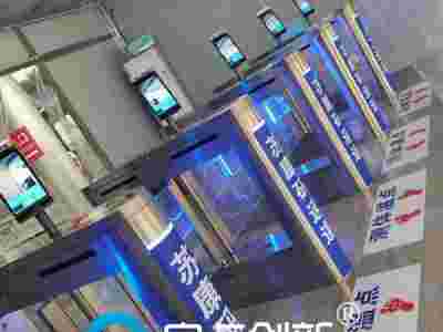 海淀小区电子哨兵人脸识别测温健康宝核验一体机刷身份证查验绿码智行图3