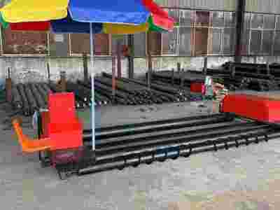 张家口市三辊轴式震动摊平机马路公路震动铺装机桥梁摊铺机图2