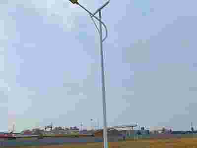 太阳能路灯厂家6米杆LED太阳能路灯新乐天光灯具厂家图2