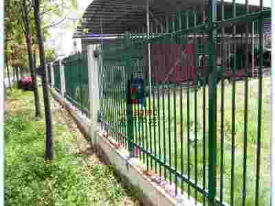 苏州龙桥订制学校围墙护栏 幼儿园围墙栏杆 拼装式锌钢栅栏图2