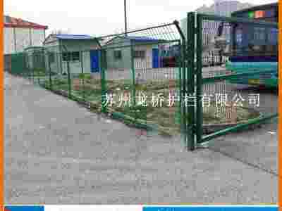 泰安铁路防护栅栏 泰安公路金属防护格栅栏 浸塑高速围栏网 龙桥图2