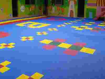 悬浮拼装地板/幼儿园悬浮拼装地板/蓝球场拼装地板图2