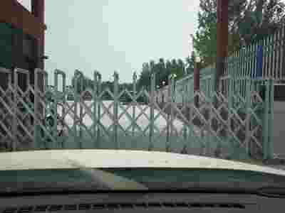 深圳龙岗伸缩门龙城电动门坪地防火门坪山道闸门祥龙翔图1