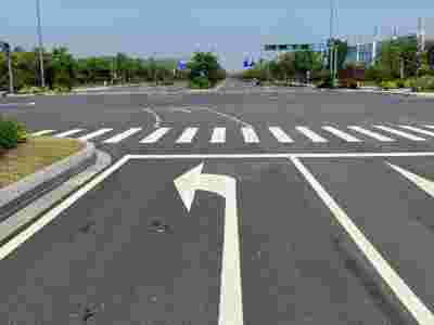 南京道路标线-白色虚线左转弯导向标线图1