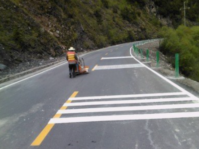 南京道路标线-热熔道路划线-冷喷停车场划车位图6