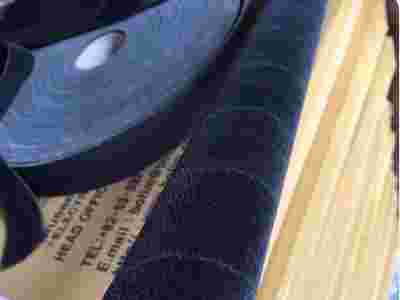 拉幅定型机黑短绒糙面带图1