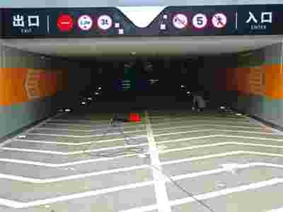 南京地库灯箱厂家,不锈钢哑光烤漆灯箱 车库标识牌 龙门牌图2