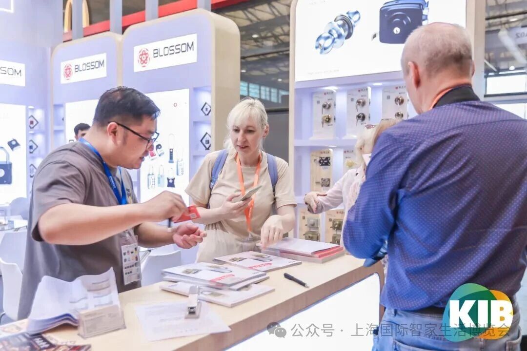 1760518429229035573.jpg 洽谈6.jpg